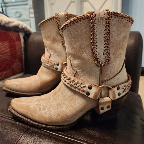 Cleo + WOLF Cream Ankle Cowgirl Boots - Picture 14 of 14